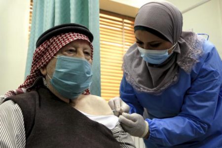 الأردن تبدأ حملة تلقيح ضد وباء كورونا
