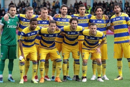 نادي بارما الإيطالي يعلن إقالة مدربه بسبب سوء النتائج رسميًا