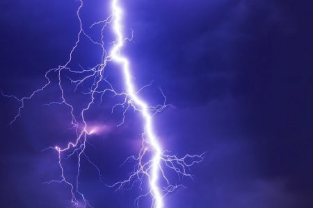 كشف سر ظاهرة البرق المقلوب الغامض الغريبة