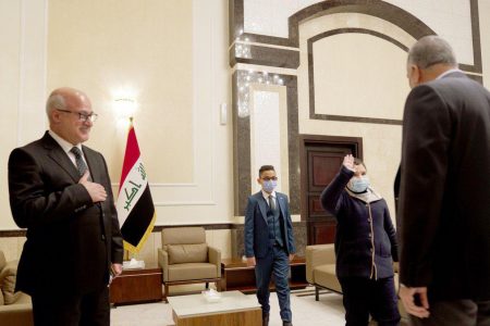 الكاظمي يثني على منجز طفلين في مسابقة عالمية للذكاء الاصطناعي