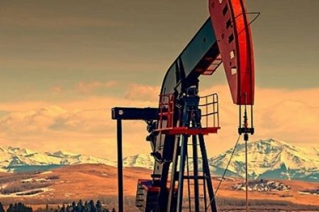 أسعار النفط تتراجع بعد صعود قوي