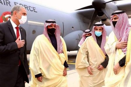 وزير الداخلية يصل إلى السعودية