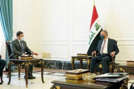 الكاظمي خلال لقائه رئيس هيئة الاستثمار المصري: نثمن الدعم المصري للعراق