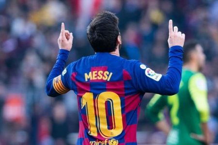 ميسي يحطم رقماً قياسياً كان بحوزة تشافي
