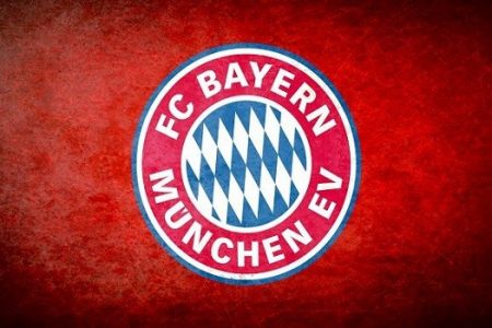 شعار كأس العالم للأندية يزين قميص بايرن ميونخ ضد بيلفيلد