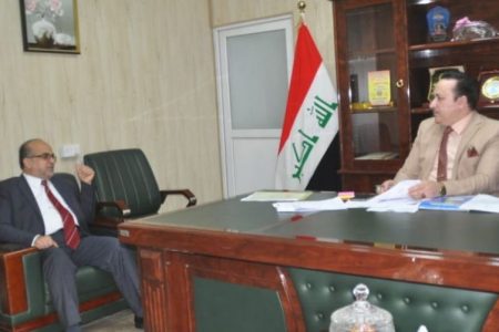 العمل: وضع اللمسات النهائية لاستمارة الرواتب المتراكمة للمعين المتفرغ