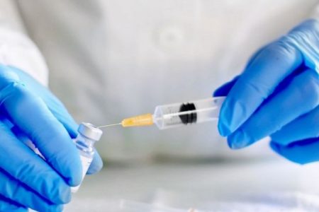 الصحة: إعداد خطة مركزية لتحديد منافذ توزيع لقاح كورونا