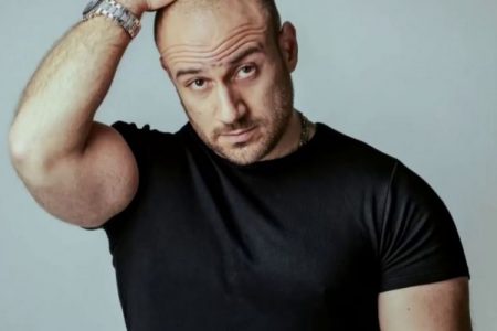 عزل الفنان المصري أحمد مكي إثر إصابته بكورونا