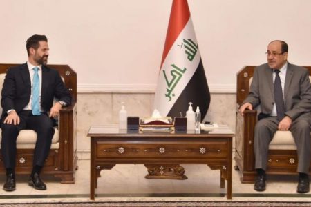 المالكي يدعو لحل المسائل العالقة مع الإقليم وتشريع قانون النفط والغاز