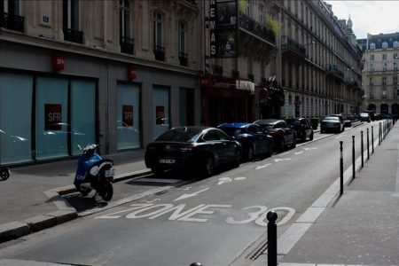الحكومة الفرنسية تفرض إغلاقا عاما لأربعة أسابيع في باريس ومناطق أخرى