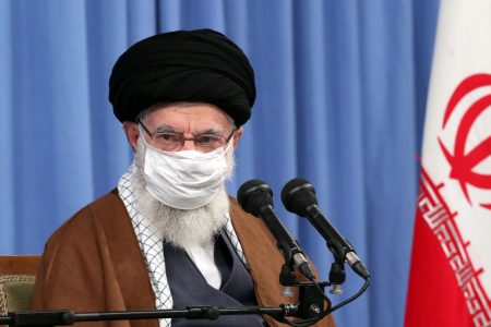 خامنئي يبرر تدخل ايران في العراق وسوريا