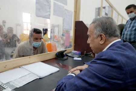 رئيس مجلس الوزراء يوجه بتجاوز الروتين في منح القروض للمواطنين