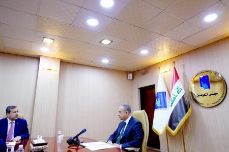 الكاظمي يشدد على ضرورة وقوف الأجهزة الأمنية على الحياد في الانتخابات